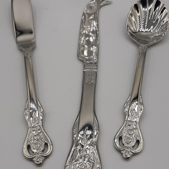NEW Heritage Mint Ltd ROYAL ALISTER Stainless 18/10 Silverware Two Knives Spoon - Picture 3 of 9